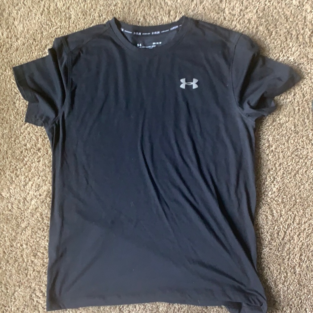 Black Men’s Under Armor athletic tee